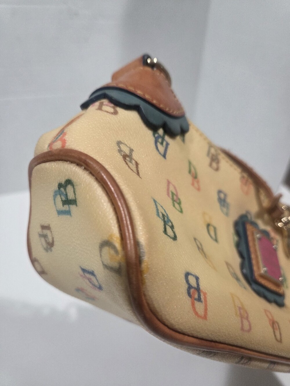 Dooney & Bourke Cream Multicolor Signature DB Logo Shoulder Bag with Tan Y2K. - Picture 14 of 16